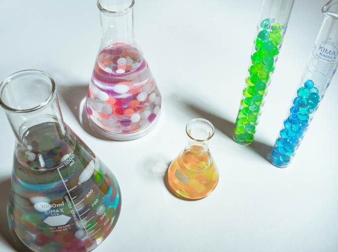 Plastica circolare: il riciclo chimico è un’opzione sostenibile?