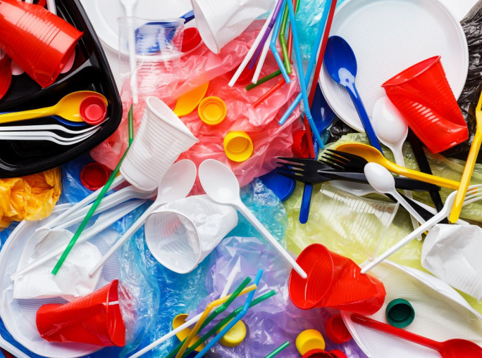 Trattato sulla plastica, anche gli USA vogliono mettere un tetto alla produzione