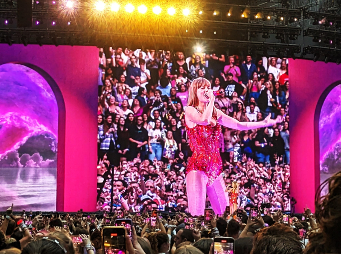 Come Taylor Swift muove l’economia: a Milano un indotto di quasi 180 milioni