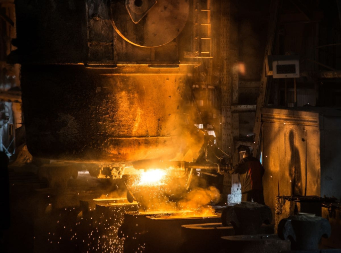 Trump, dazi al 25% su acciaio e alluminio. Von der Leyen: UE risponderà