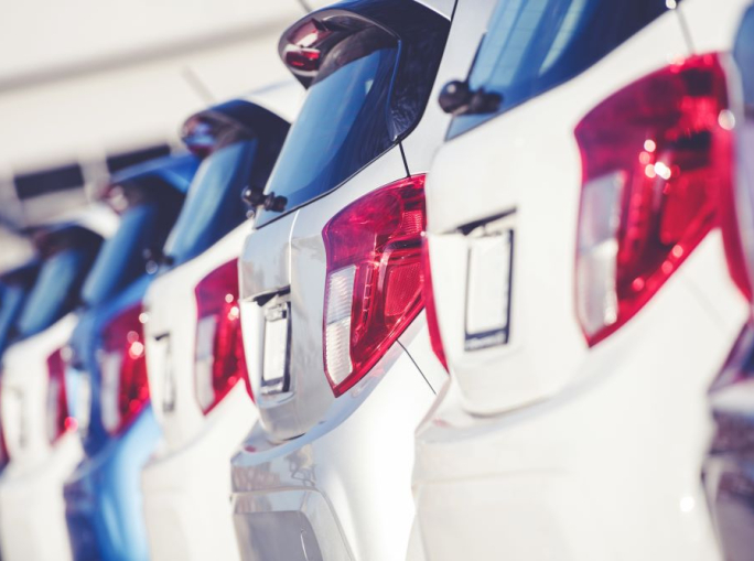 Trump cancella gli standard sulle emissioni nel settore automotive