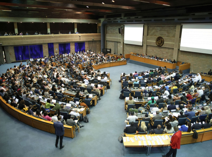 Trattato globale sulla plastica, ai negoziati più lobbisti che delegati G7