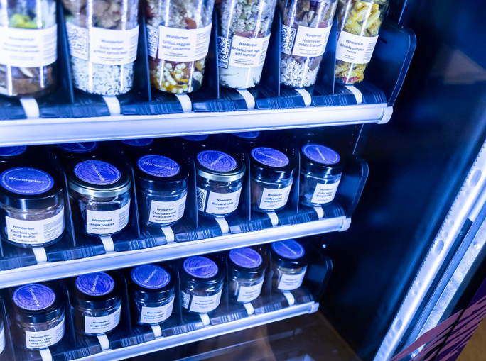 Wonderbot, il primo distributore automatico di cibo circolare