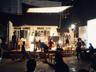 Economia circolare del legno nel cinema, la materia prima che costruisce sogni