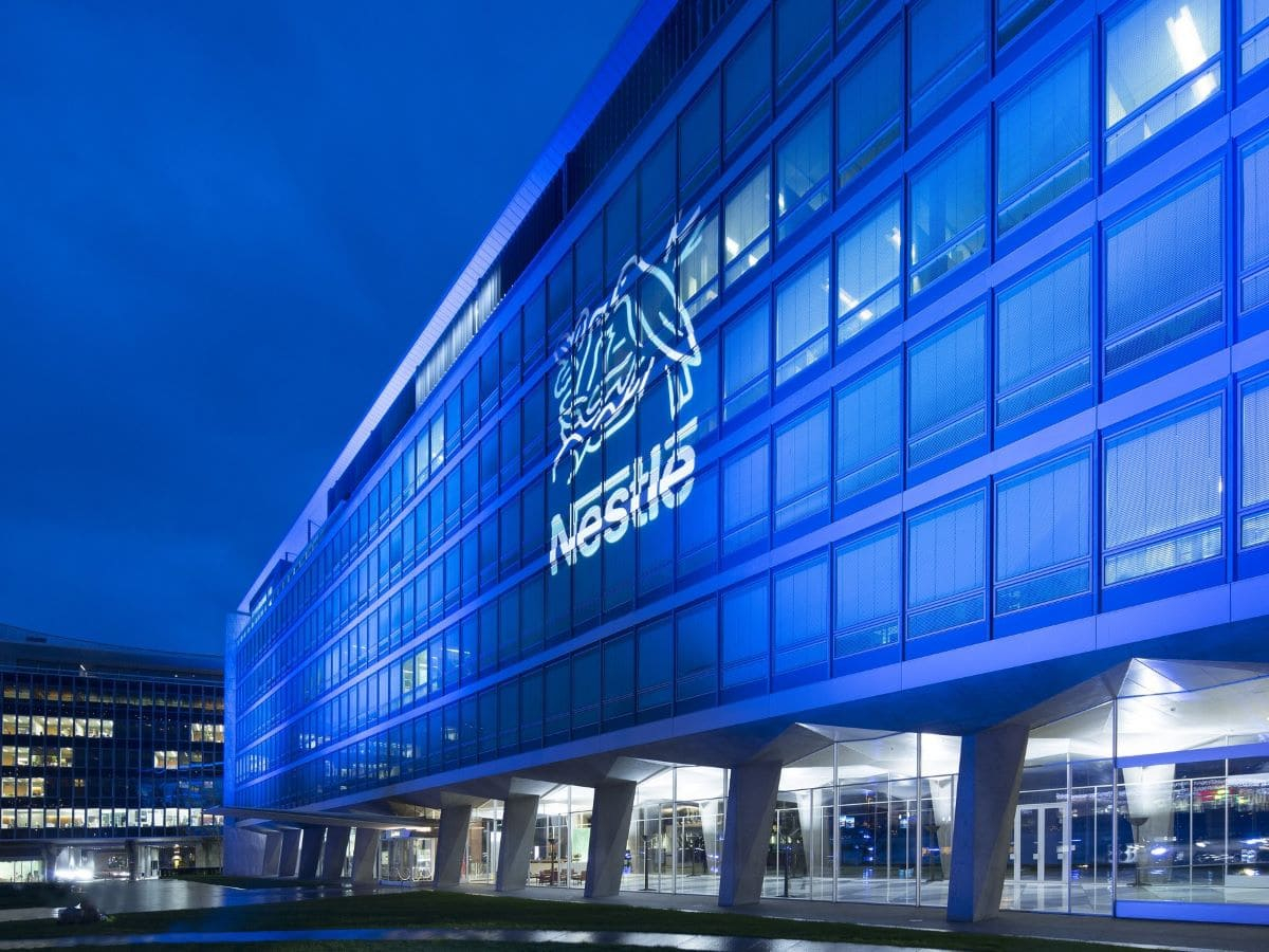 Nestlé lascia l’alleanza globale per ridurre le emissioni di metano