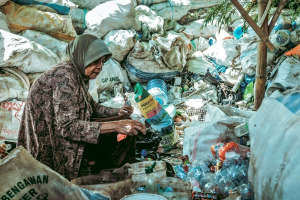 Crediti di plastica, una falsa soluzione che legittima il colonialismo dei rifiuti
