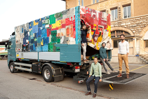 Dopo le borse, ora Freitag punta ai teloni dei camion circolari e compostabili
