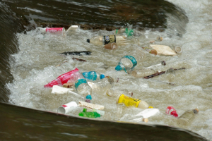 Plastica, 56 aziende responsabili di metà dell’inquinamento mondiale