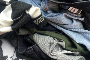 In UE lo spreco tessile è alla moda: quasi 1 capo su 10 distrutto prima dell’uso
