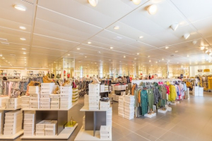 Moda: fast fashion ed e-commerce allontanano la transizione circolare