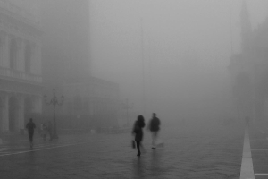 Aria inquinata e troppi rifiuti, l’Italia migliora ma deve fare di più: stato dell'ambiente 2025