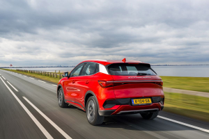 Auto elettriche, BYD supera Tesla per fatturato e vendite nel 2024