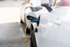 Auto elettriche, da settembre nuovi incentivi per l’acquisto: come ottenerli