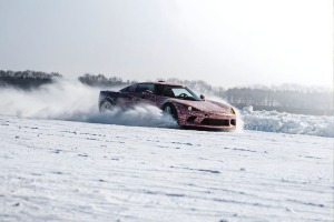 Il primo modello di auto sportiva 100% elettrica arriva in Europa 