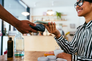 Cashless, pagamenti triplicati ma l’Italia è sotto la media europea