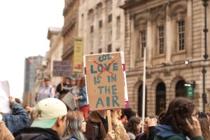 Obiettivo 57% di taglio alle emissioni, UE verso impegni climatici più ambiziosi