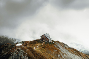 Alta quota, i rifugi alpini alle prese col cambiamento climatico