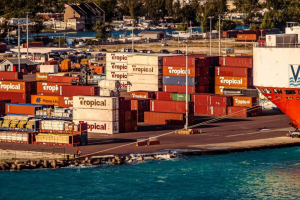 Dazi boomerang: le imprese USA pagano, ma l’Europa regge sulla competitività