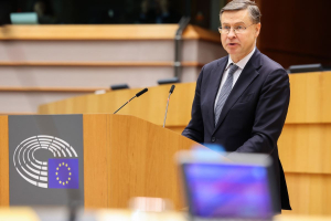 Dazi USA-UE: c’è l’accordo, ma resta il rischio di dipendenza energetica