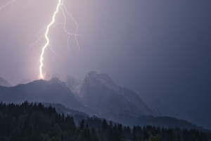 Un’allerta meteo non è mai inutile, e rispettarla salva la vita