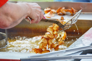 Olio esausto domestico, in Italia solo il 10% viene raccolto: serve un cambio di strategia