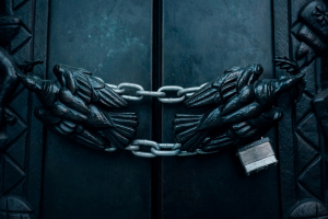 Assemblee degli azionisti a porte chiuse, la protesta della società civile