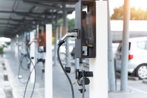 L’Europa corre, l’Italia arranca: perché la rete di ricarica rischia di frenare la transizione