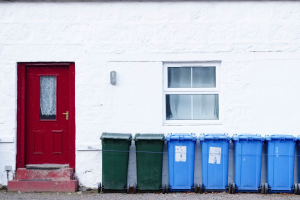 Rifiuti urbani, cresce la differenziata ma anche la produzione: il report ISPRA 2025