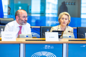 UE verso il rinvio allo stop delle auto a motore endotermico dal 2035