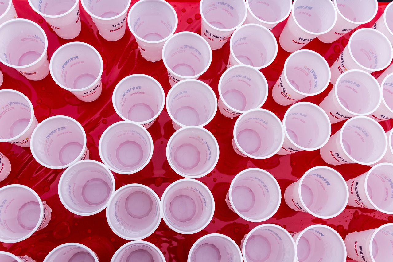 Plastic tax: e anche Meloni rinvia la tassa sulla plastica monouso