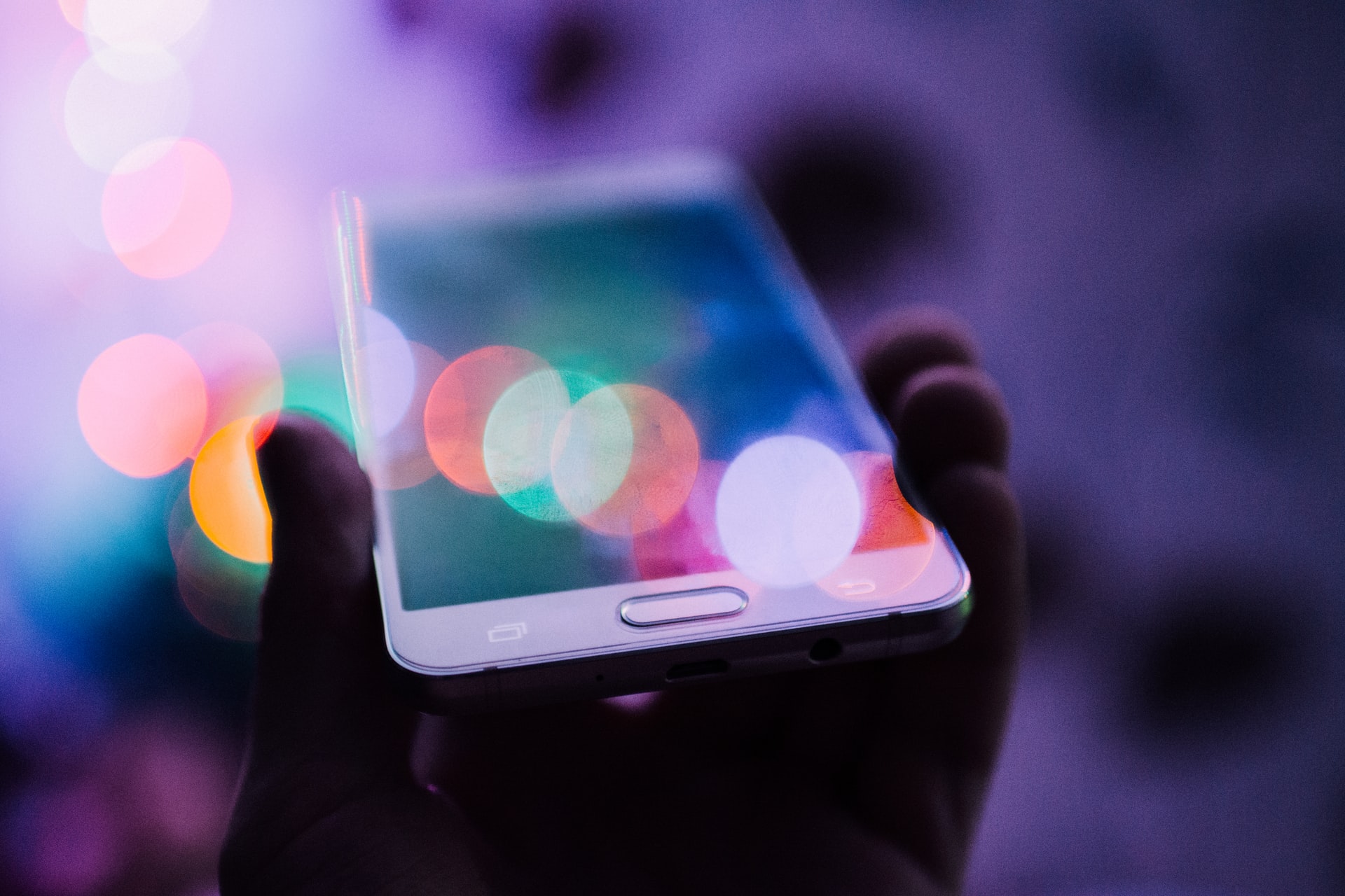 Risparmiare pensando all'ambiente: cresce il mercato degli smartphone ricondizionati