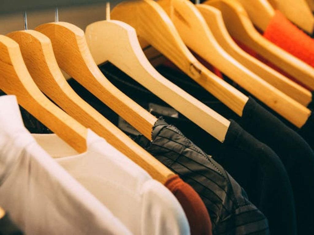 Tessile, il fast fashion mette in crisi il riuso: servono nuove misure