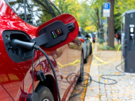 La mobilità elettrica in Italia cresce ma resta il nodo incentivi: il white paper Repower