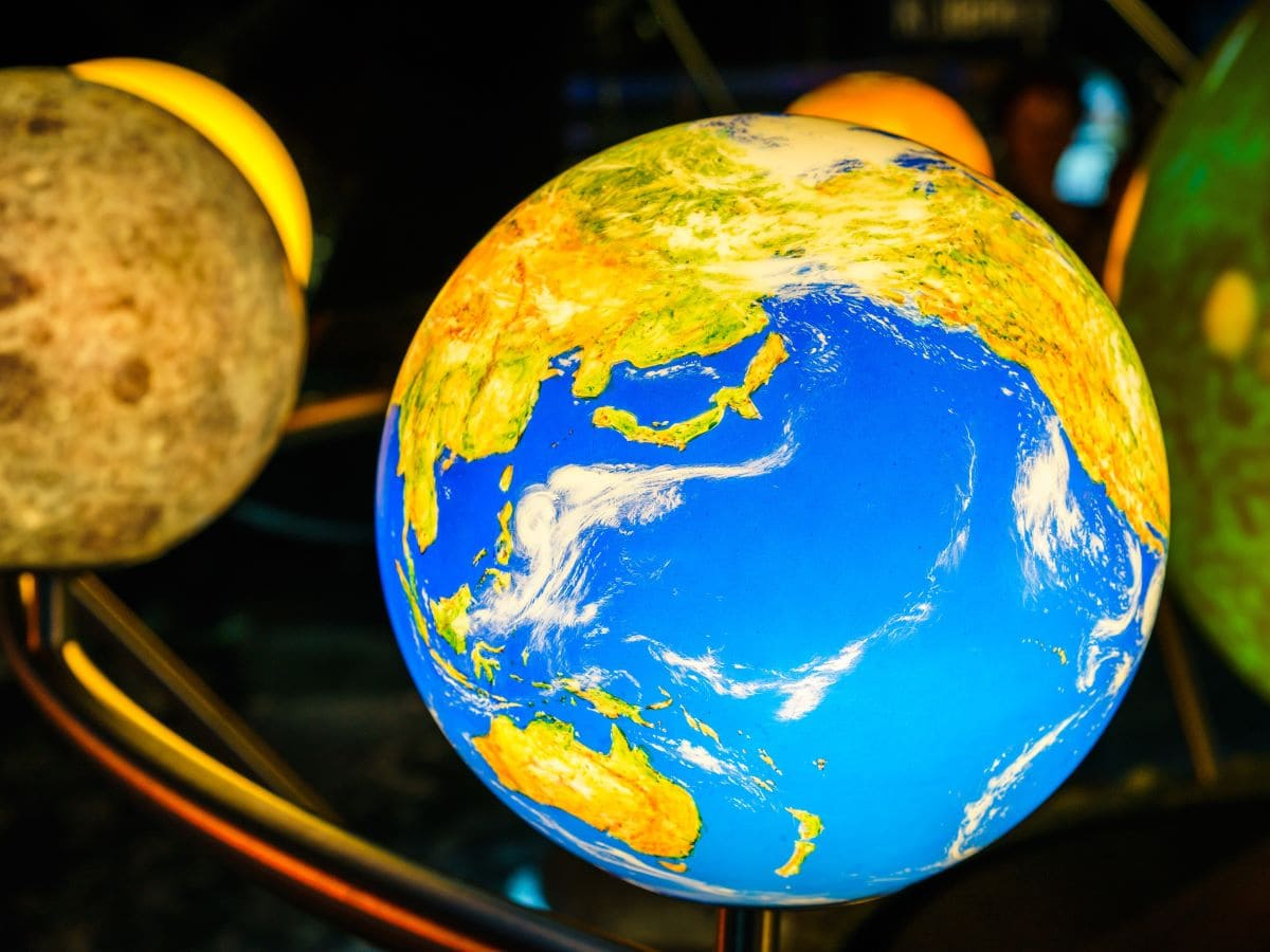 Un pianeta in esaurimento: materie prime critiche fra geopolitica e innovazione